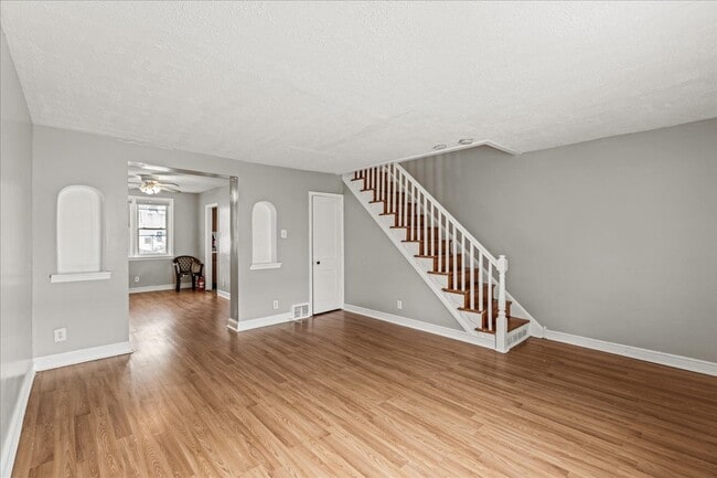 Building Photo - 1127 S Merrimac Rd
