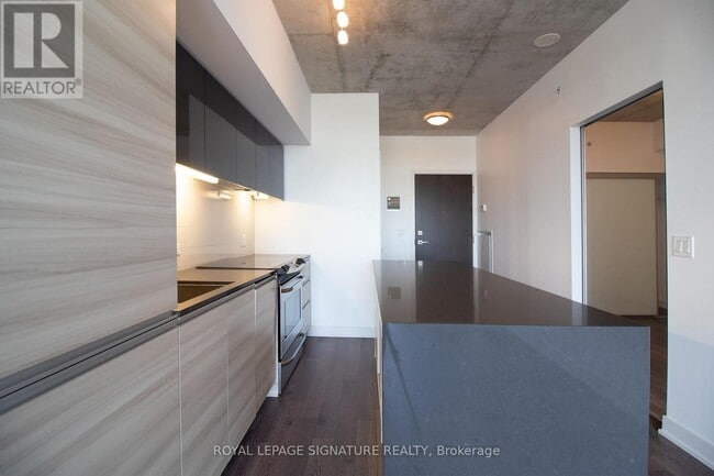 Building Photo - 1190 Dundas St E