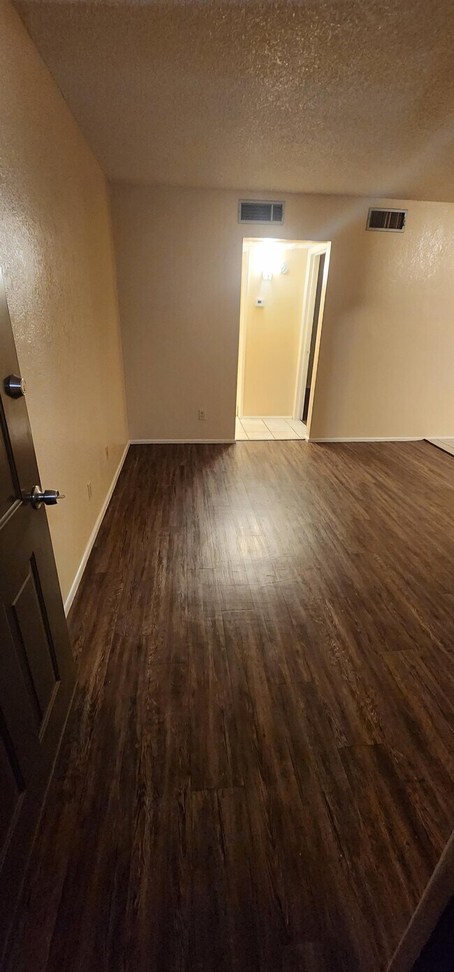 Foto del edificio - 2843 E 17th St