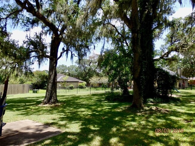Building Photo - 2109 Riverside Dr
