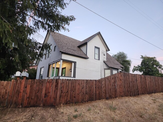 Foto del edificio - 2502 E Hartson Ave