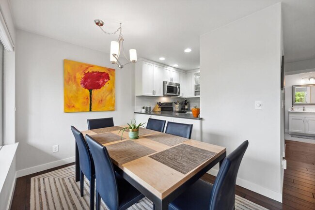 Building Photo - 7850 E. Greenlake Dr. N. 301 - 2 bedrooms