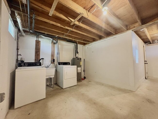 Building Photo - 162 Twombley Rd