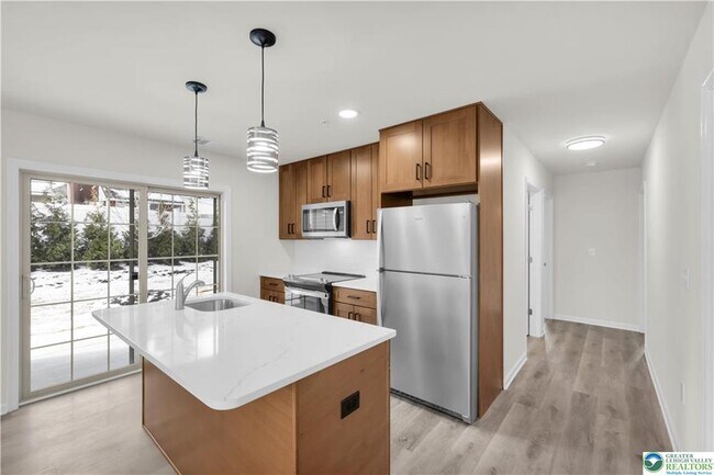 Building Photo - 1513 Maple St