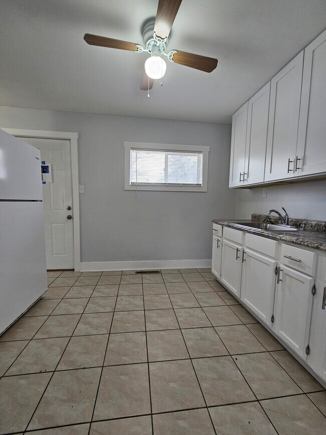 Foto del edificio - 2900 Central Dr