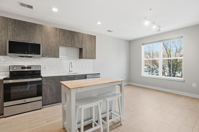 Photo - 989 S Buchanan St House