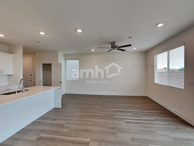 Foto del edificio - 10140 Mountain Crest St