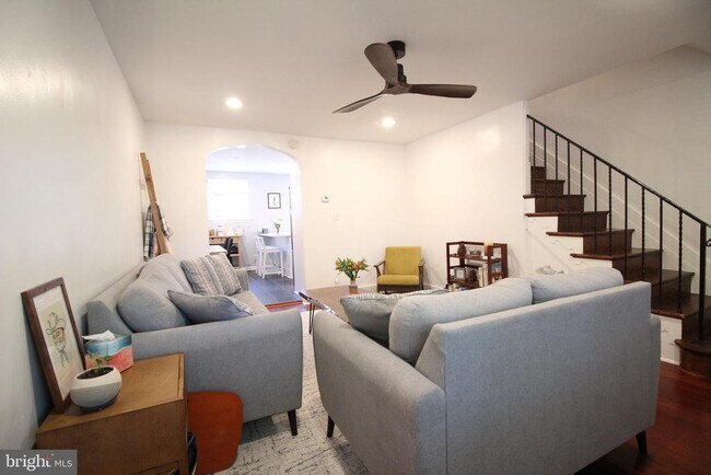 Foto del edificio - 909 Bashford Ln