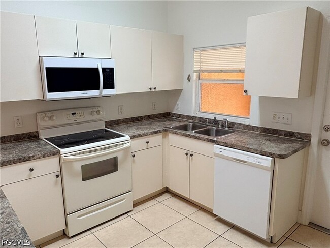 Foto del edificio - 3824 SW 8th Pl