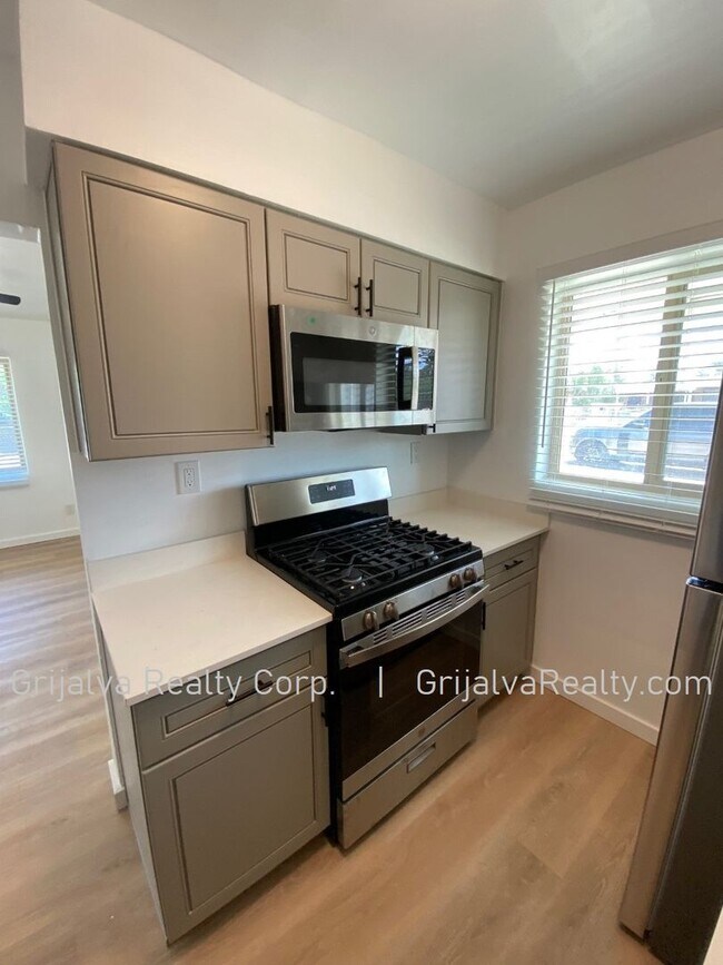 Foto del edificio - 4541 E 18th St