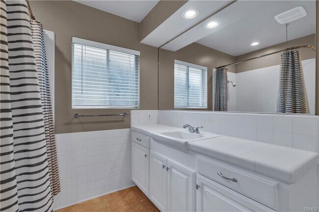 Foto del edificio - 43 Coronel Plaza