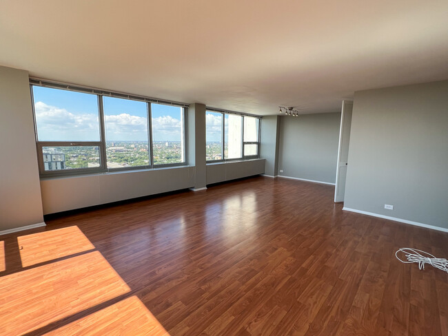 Foto del edificio - 1700 E 56th St