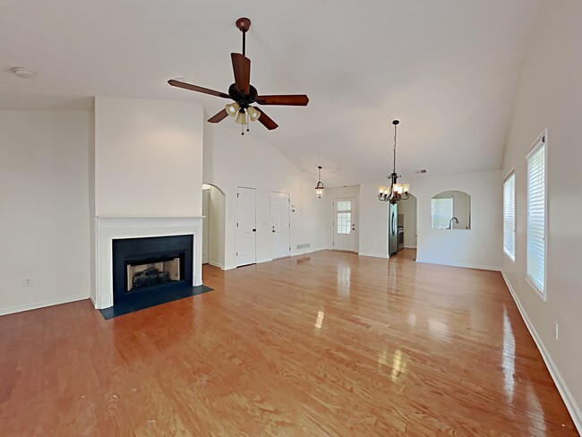 Building Photo - 406 Redwood Trail