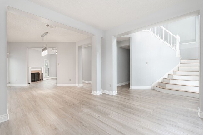 Foto del edificio - Beautiful corner lot move in ready!