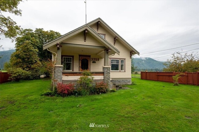 Foto del edificio - 3 Bedroom 1800 sq ft Cute Farm House with Acreage for Animals/Livestock