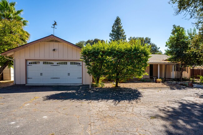 Foto del edificio - 190 Fairway Ln