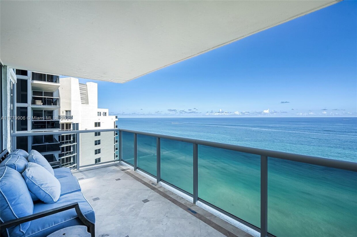 Primary Photo - 19111 Collins Ave