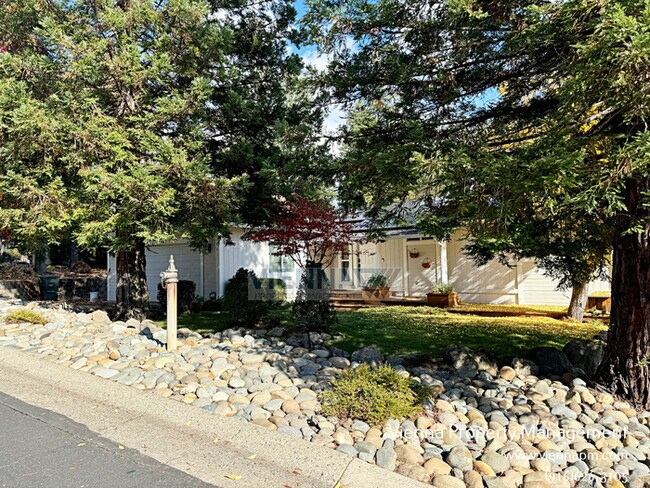 Building Photo - Beautiful Loomis Solar Home with Pool and Spa!!