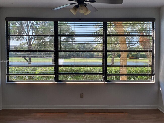 Foto del edificio - 3521 Village Blvd