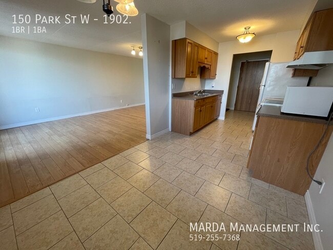 Photo du bâtiment - SPACIOUS 1BED/1BATH UNIT AT VICTORIA PARK DWNTWN WINDSOR! + HYDRO