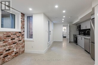 Building Photo - 180 Maria St