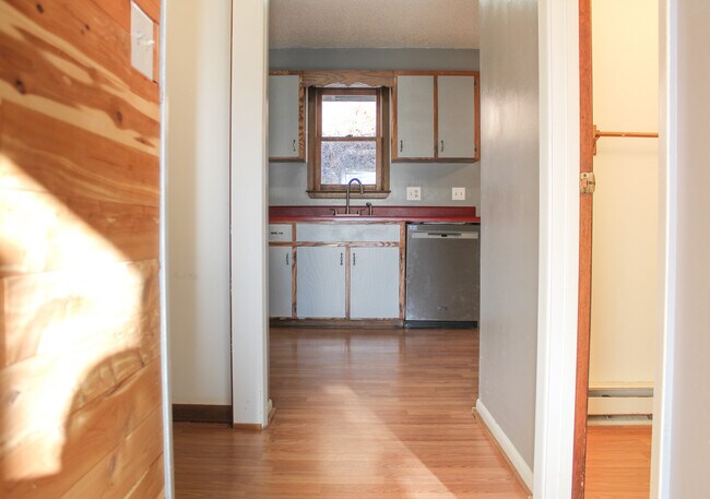 Building Photo - 20 W Raccoon Rdg