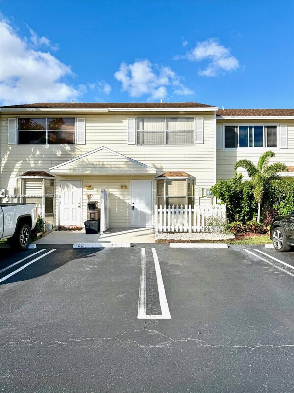 Foto del edificio - 2699 NE 15th St