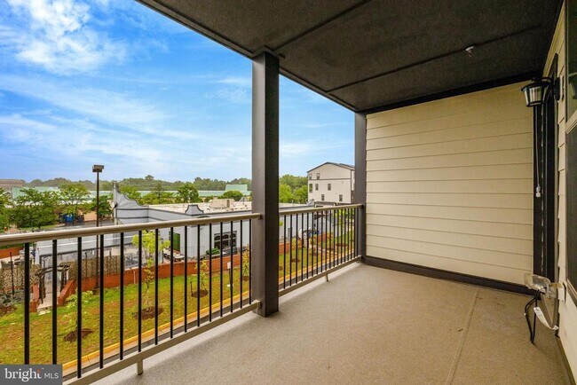 Building Photo - 20941 Bluebird Sq