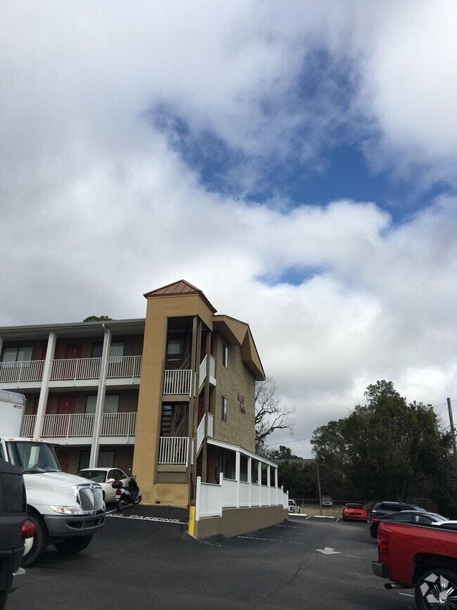 Building Photo - 253 Hayden Rd
