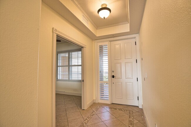 Building Photo - Annual Unfurnished 2 Bedroom 2 Bathroom wi...