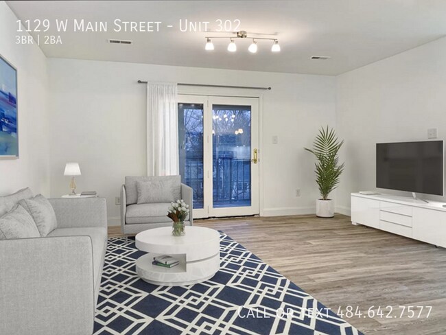 Building Photo - Renovated 3-Bedroom Apartment with Private...