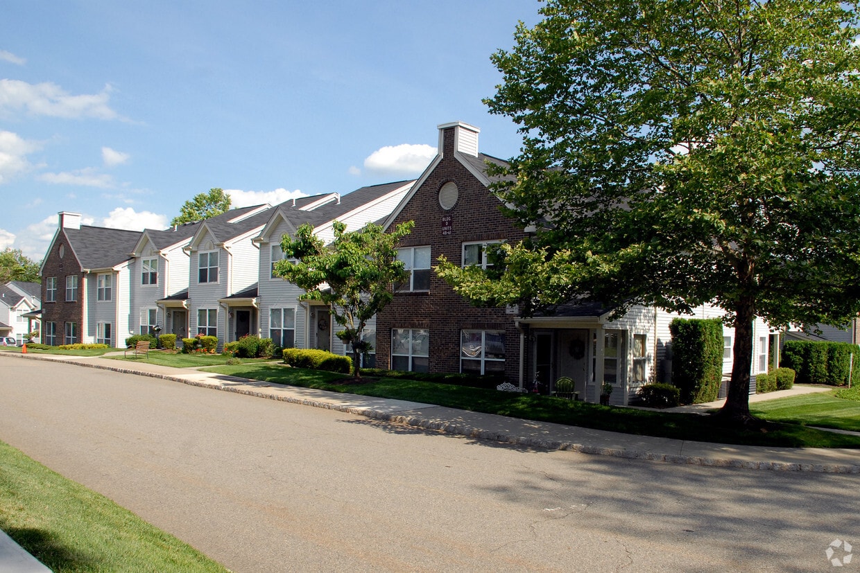 Building Photo - Johannes Parlaman House Apartments