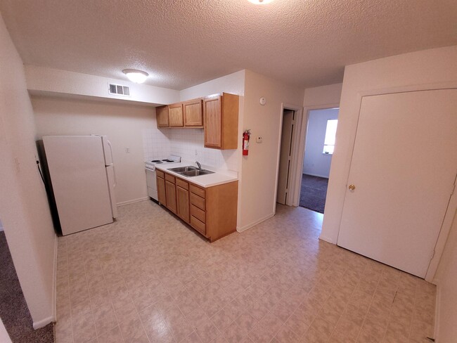 Building Photo - 1514 Sylvan Ln