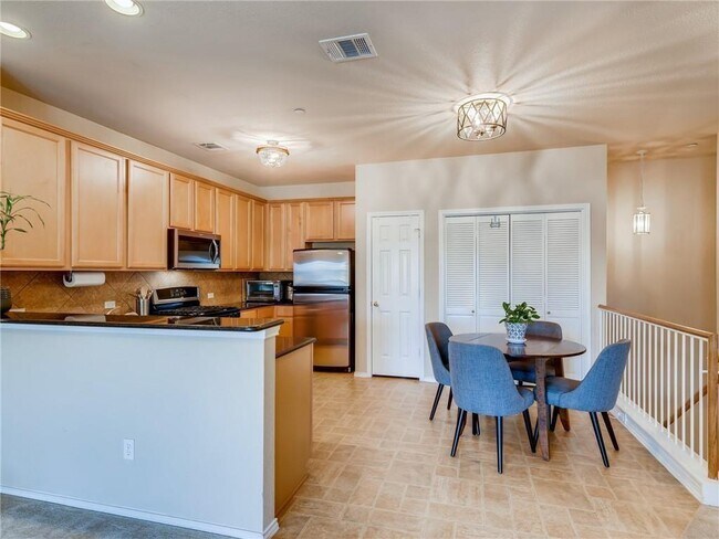 Foto del edificio - 9201 Brodie Ln