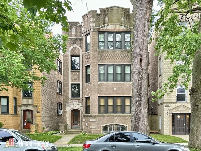 Building Photo - 2619 W Greenleaf Ave