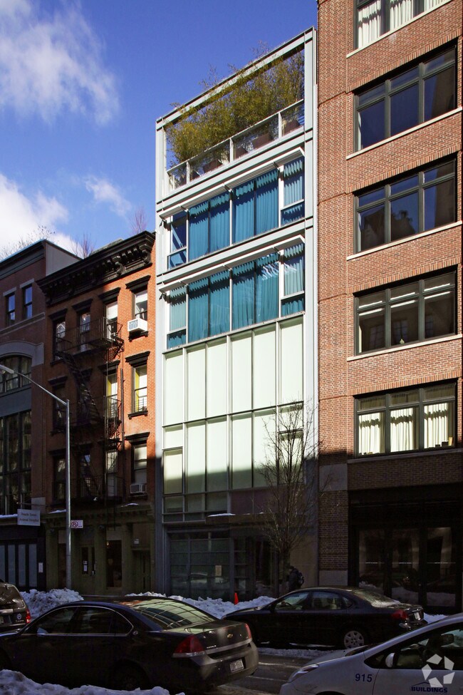 Building Photo - 144 Reade St