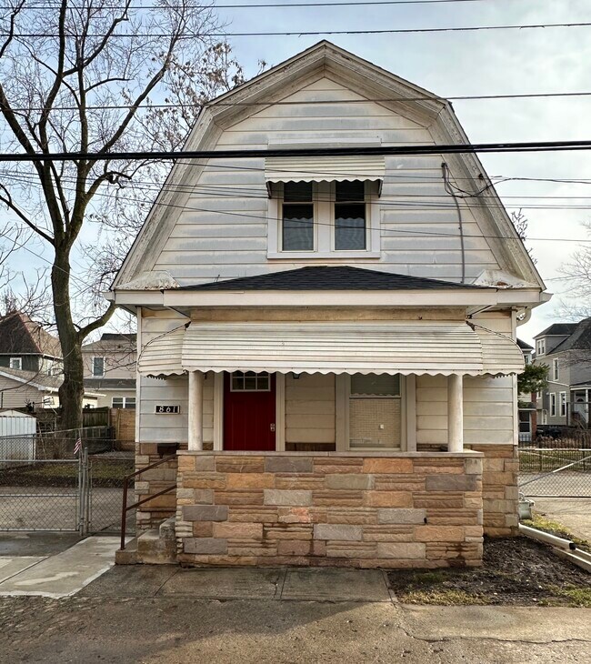 Building Photo - 861 W Walnut St
