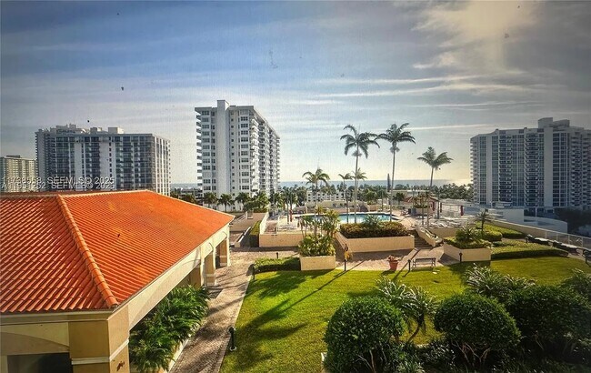 Foto del edificio - 3020 NE 32nd Ave