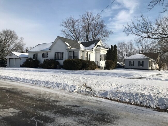 Building Photo - 503 NE 3rd St