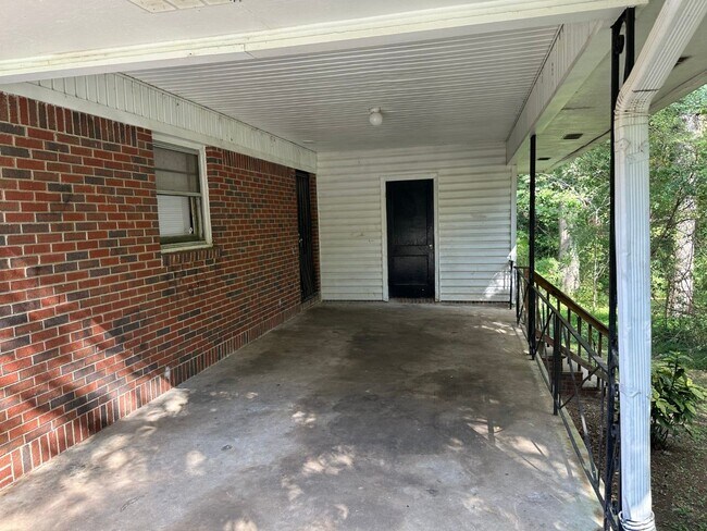 Building Photo - Located 2 miles off I-85! Closing to shopp...