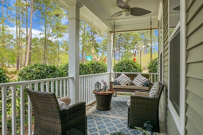 Foto del edificio - Johns Island 4BR, 2.5 BA Gem: Features Wood Floors, 2-Car Garage, & Community Pool