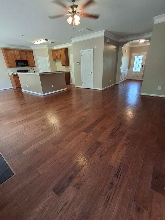 Building Photo - Beautiful 3-Bedroom Home with Bonus Room i...