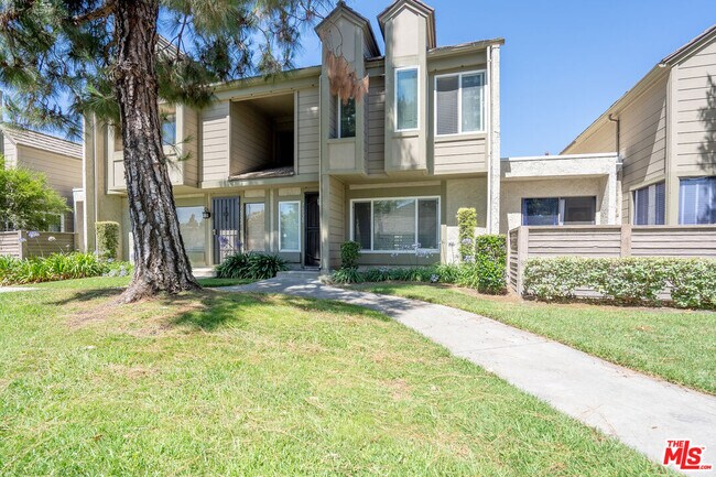 Building Photo - 16520 POPPYGLEN Ln