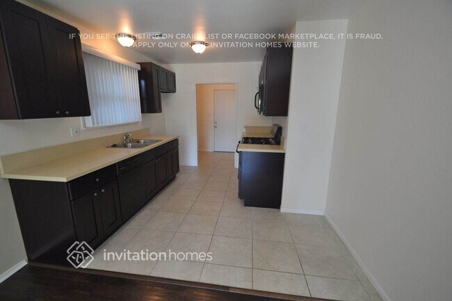 Foto del edificio - 10544 Densmore Ave