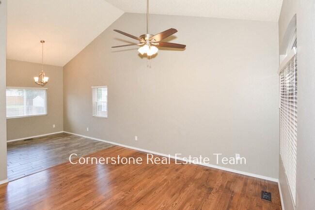 Foto del edificio - 8166 Ferncliff Dr
