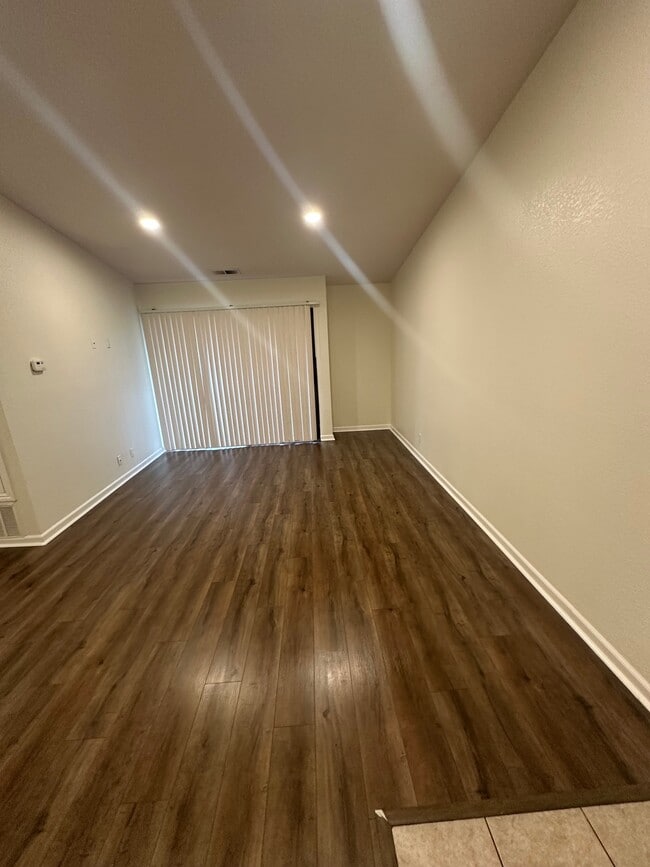 Foto del edificio - 415 Tyler Pl