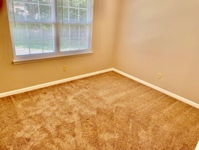 Foto del edificio - Absolutely Beautiful 3  bedroom Ranch!