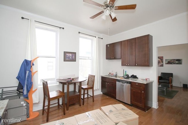 Foto del edificio - 925 N Ashland Ave