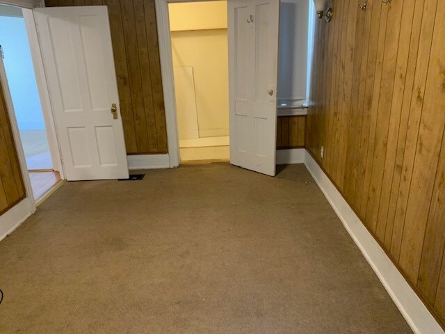 Dormitorio - 350 W 9th St
