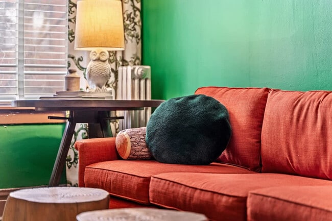 Building Photo - 3553 N Racine Ave